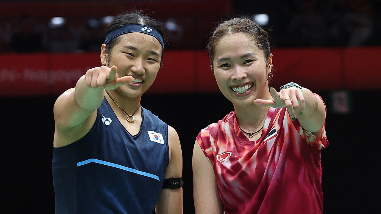 Badminton women's singles world No. 1 An Se-young of South Korea greets opponents after winning her quarterfinal match against Thailand's Ratchanok Intanon at the 2026 Aichi-Nagoya Asian Games held at the Ichinomiya City Gymnasium in Aichi Prefecture, Japan, on September 27.