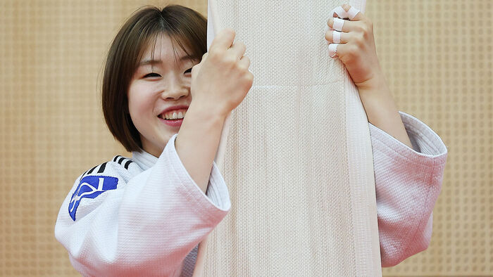 유도 국가대표 허미미가 9일 충북 진천군 진천국가대표선수촌에서 열린 2026 아이치·나고야 아시안게임 유도 국가대표팀 미디어데이 공개 훈련에서 미소짓고 있다.
