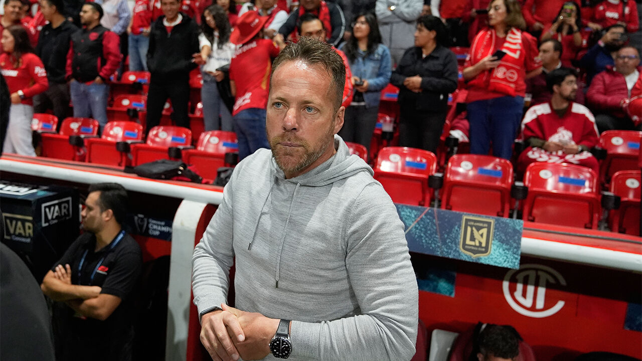 손흥민 뛰는 LAFC, 도스 산토스 감독 경질…임시 감독 체제