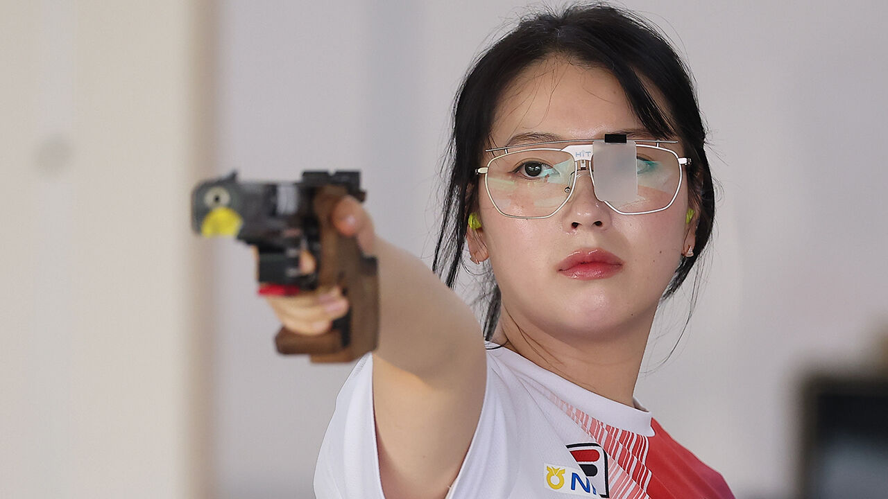 동생 실수 '완벽 커버'한 맏언니…한국, 25m 권총 단체 은메달