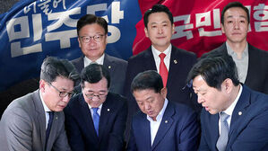 더불어민주당과 국민의힘을 배경으로 정당 관계자들의 모습