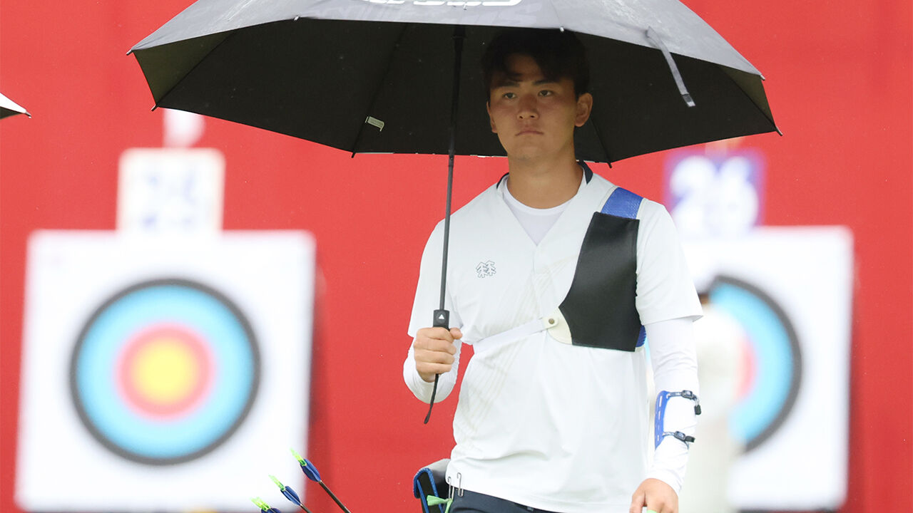 한국 양궁 첫 탈락자는 김제덕…남자 개인 16강서 인도에 져