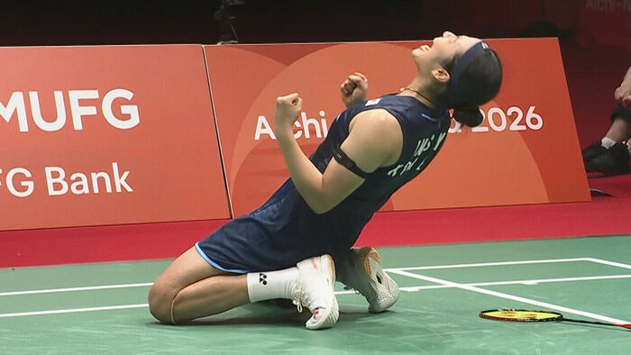 An Se-young roars in celebration after securing the gold medal in the women's singles at the Asian Games