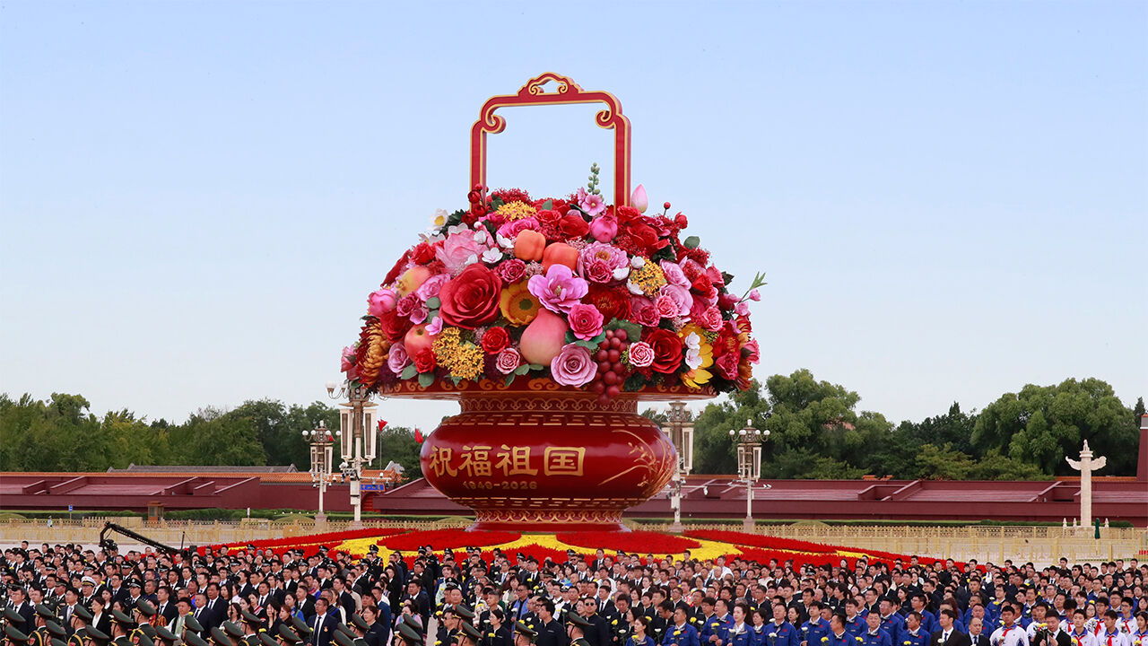 A large floral basket set up at Tiananmen Square for China's National Day. (Photo: Yonhap News)