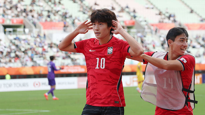 30일 일본 오사카 나가이 스타디움에서 열린 2026 아이치·나고야 아시안게임 남자 축구 준결승 대한민국과 중국의 경기. 후반전 역전골을 넣은 한국 배준호가 세리머니를 하고 있다. (사진=연합뉴스)