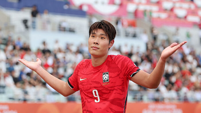 30일 일본 오사카 나가이 스타디움에서 열린 2026 아이치·나고야 아시안게임 남자 축구 준결승 대한민국과 중국의 경기. 전반전 한국 이영준이 동점골을 넣고 세리머니를 하고 있다. (사진=연합뉴스)