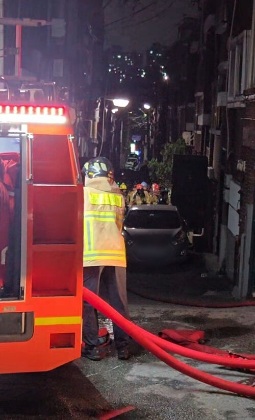 Fire at multi-family housing in Sujeong-gu, Seongnam (Photo provided by reader, Yonhap News)