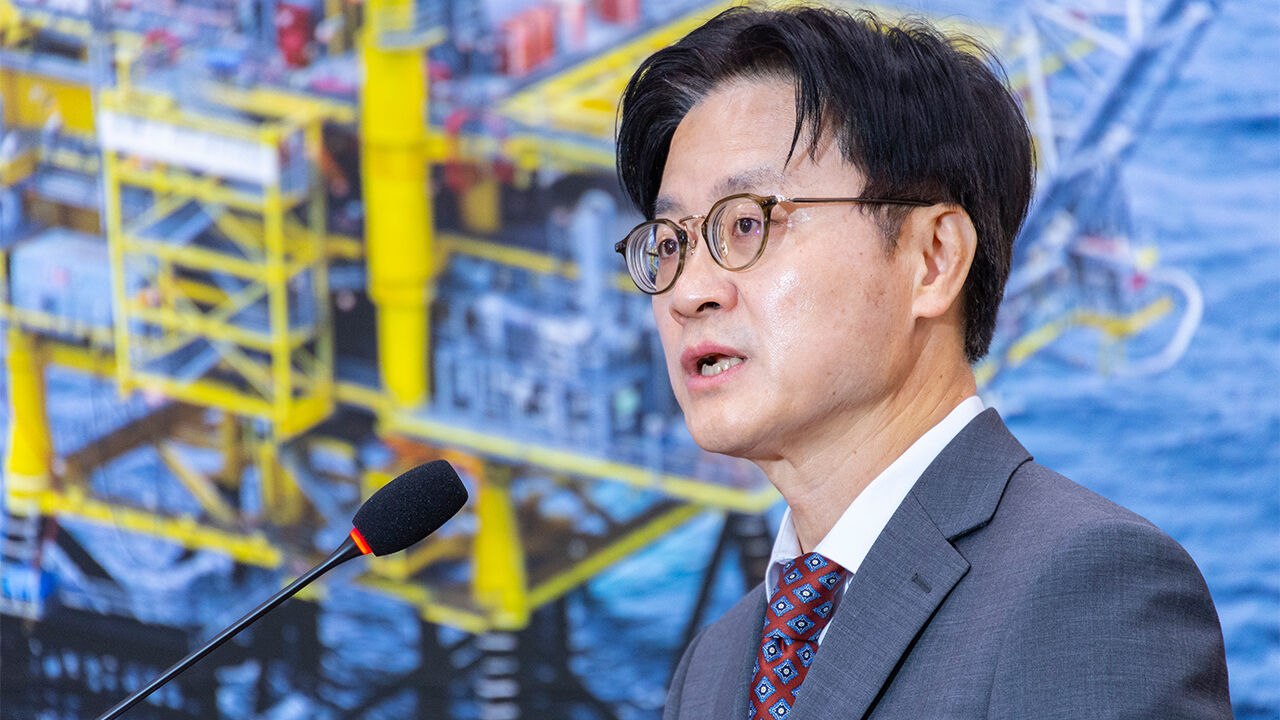 김정관 산업통상부 장관이 지난달 22일 국회 산업통상중소벤처기업위원회에서 '대한민국과 미합중국 간 전략적투자의 운영 및 관리를 위한 특별법'에 따른 대미투자 사전보고를 하고 있다.