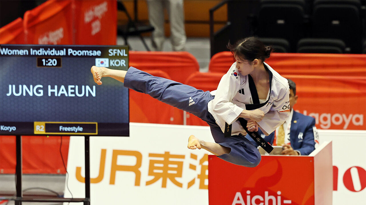 South Korea's Jung Ha-eun performs during the women's poomsae taekwondo semifinal at the 2026 Aichi-Nagoya Asian Games at the Toyohashi Gymnasium in Aichi Prefecture, Japan, on October 1. (Photo: Yonhap News)