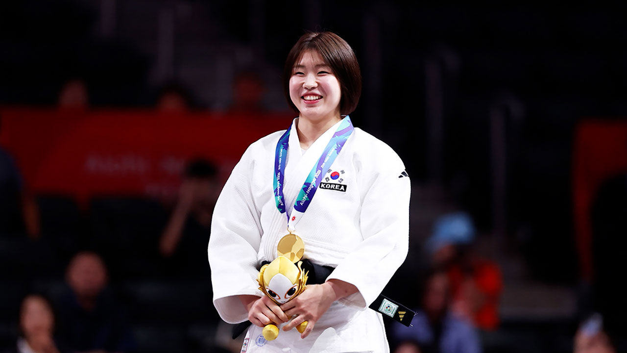 '독립운동가 후손' 허미미, 태어난 일본서 태극기 '우뚝'