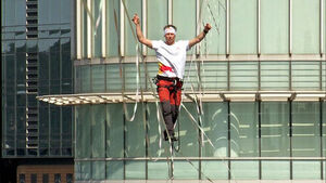 'A Person in the Sky'&hellip; Breathtaking High-Wire Walk Over Gwanghwamun Stuns Onlookers