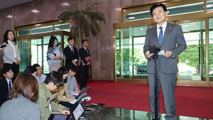 Chung Dong-young: "Demanding Apology Is Natural, Loudspeakers Are Dangerous"... Proposes 'MDL Communication' to North Korea