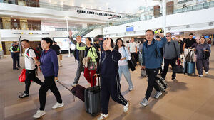 Nearly 300 Million Travel on First Day of China's National Day Holiday, Down 1.9% YoY