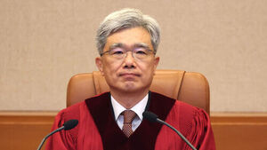 Constitutional Court President Kim Sang-hwan Used W. 10 Million in Budget for Wife Accompanying Him on Spain Trip