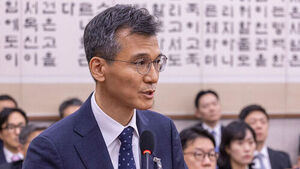 김성동 대검찰청 감찰부장이 작년 10월 27일 서울 여의도 국회 법제사법위원회에서 열린 2025년 국정감사에서 의원 질의에 답하고 있다.