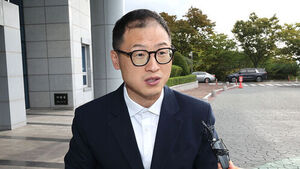 Ulsan Mayor Kim Sang-wook Appears Before Police for First Time, Denies Prostitution and Election Law Violation Allegations