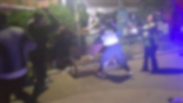사람 둘러싸고 무참히 '퍽퍽'&hellip;한밤중 아수라장