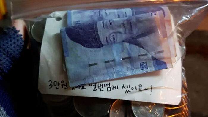 지퍼백에 100원짜리 가득&hellip;돈 안 받은 배달기사, 왜