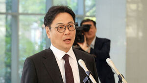 김기욱 초대 부산지방중대범죄수사청장이 6일 오전 부산 강서구 명지동 부산중수청 청사에서 첫 출근을 하며 기자들과 질의응답 하는 도어스테핑을 하고 있다. 