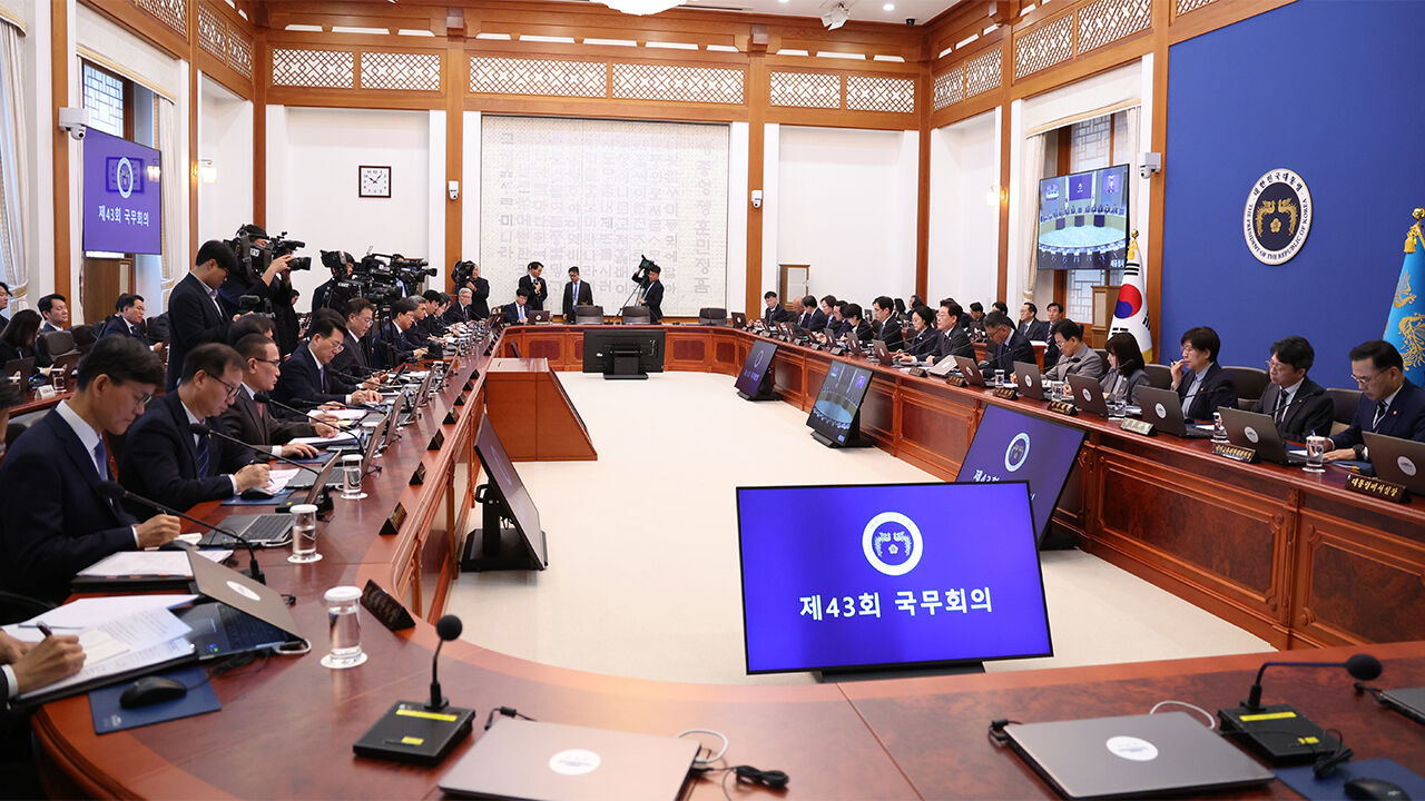 6일 청와대에서 이재명 대통령 주재 국무회의가 열리고 있다.