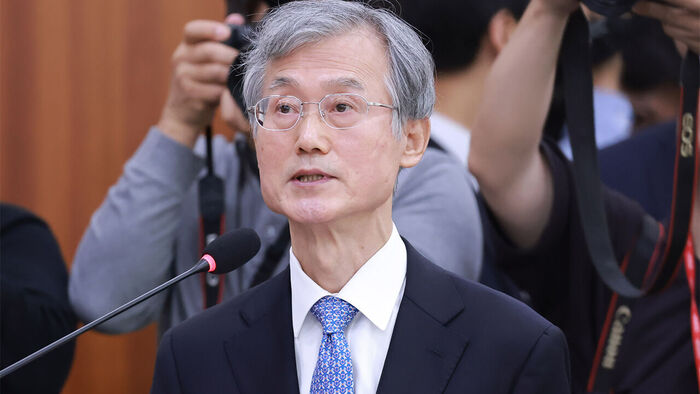 "답변할 시간 주시겠나" A4 용지 꺼내더니&hellip;작심 발언