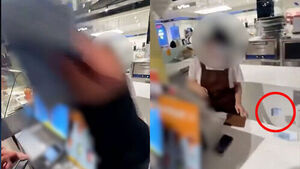Teenager Throws Cash at Cafe Part-Timer Saying "Paying Like a Boss"