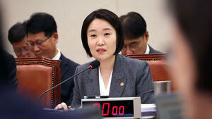 Minister Lee So-young: "Actively Reviewing Interest Rate Cut on Policy Funds for Homeplus Partners"