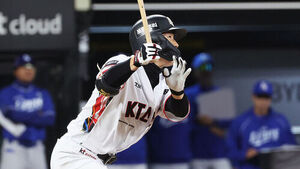 KT's Choi Won-jun Sets New Single-Season Record With 203rd Hit