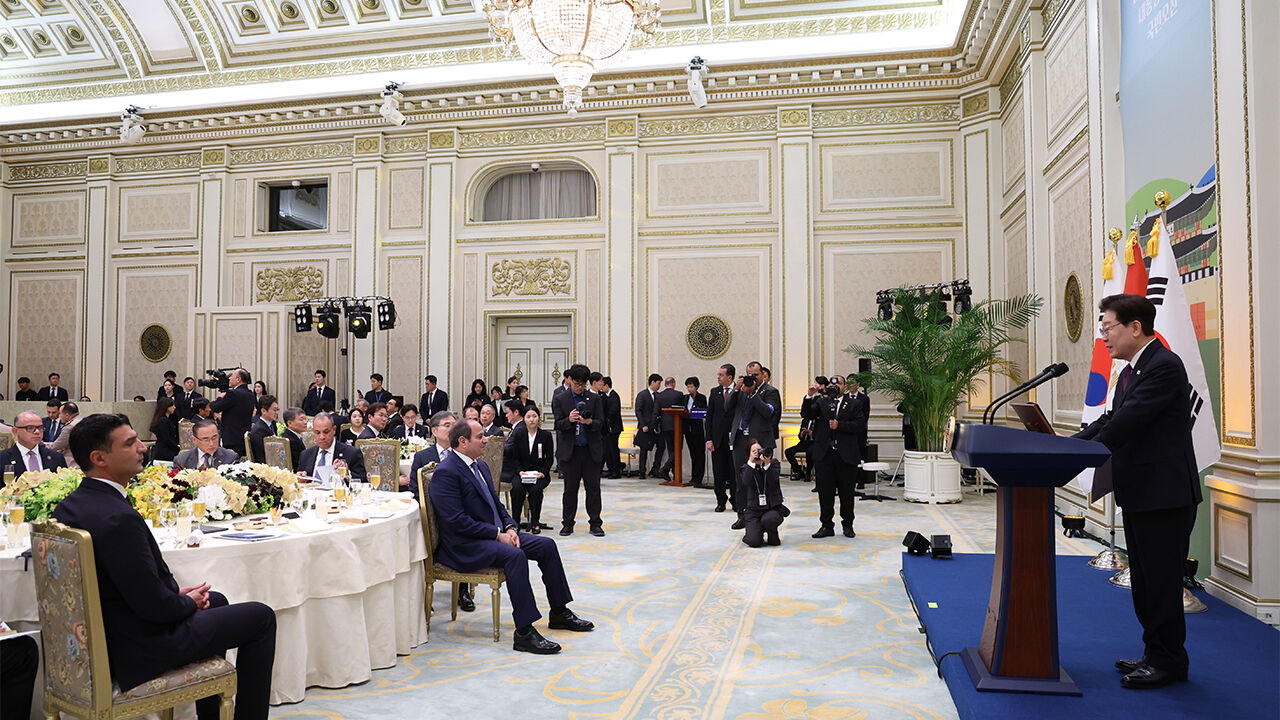 President Lee Jae-myung delivers welcoming remarks at a state luncheon welcoming Egyptian President Abdel Fattah el-Sisi at the Blue House on October 8. (Photo: Yonhap News)