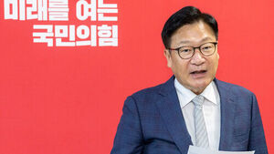 국정감사 3일째인 8일, 국민의힘 정점식 원내대표가 국회에서 현안 관련 기자간담회를 하고 있다.