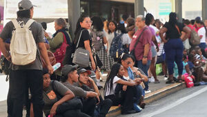 Magnitude 7.7 Earthquake Strikes Southwestern Panama; Panic Evacuations and Airport Closure in Capital