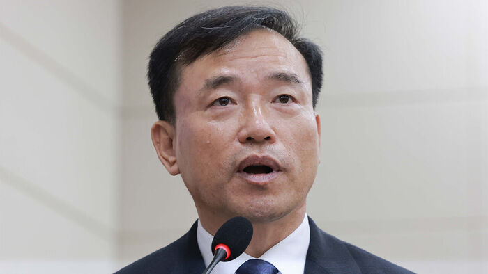 Kim Jong-cheol, chairperson of the Korea Media and Communications Commission, delivers opening remarks during a parliamentary audit of the KMCC and other agencies at the National Assembly's Science, ICT, Broadcasting and Communications Committee on October 12. (Photo: Yonhap News)