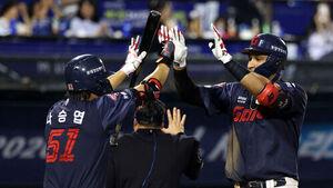 Lotte's Reyes Claims Most Hits Title With 211 Hits After 4-Hit Finale