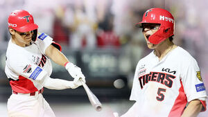 Kim Do-young Secures Home Run Title with Game-Winning Homer, Leading KIA Straight to Semi-Playoffs