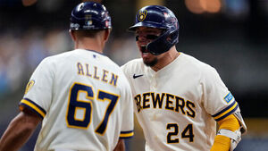 Brewers Sweep Dodgers in First Two Games of NLCS at Home