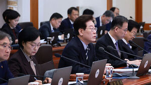 President Lee Says Cabinet Attendance by Heads of Major Crimes and Prosecution Agencies Is 'Natural Under Constitution'