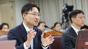 임광현 국세청장이 13일 세종시 정부세종청사에서 열린 국회 재정경제기획위원회의 국세청에 대한 국정감사에서 의원 질의에 답하고 있다. (사진=연합뉴스)