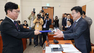 "Call Lee Jae-yong and Chey Tae-won" vs. "Tool for Political Strife": Clash over 'Honam Semiconductor' Witnesses