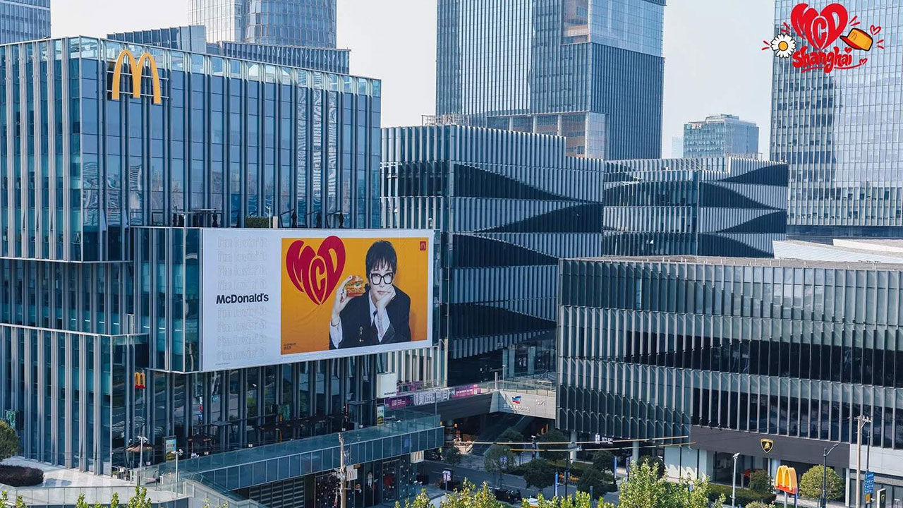 G-Dragon's photo displayed in Shanghai, China (Photo: Captured from Chinese social media Xiaohongshu, Yonhap News)