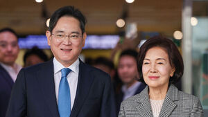 이재용(왼쪽부터) 삼성전자 회장과 홍라희 리움미술관 명예관장 (사진=연합뉴스)