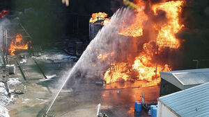 "Nearby Buildings Shaken by Explosions"... Ulsan Shrouded in Thick Black Smoke