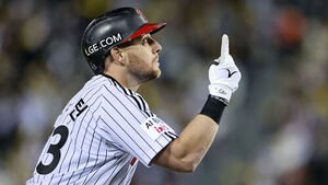 Austin Hits Winning Two-Run Homer to Send LG to Semi-PO Against KIA