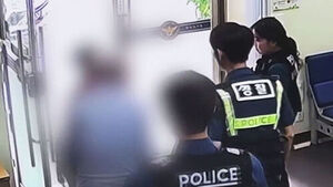 "이제 집 갑시다" 남편 두 손 '꼬옥'&hellip;노부부 모습에 눈물