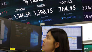 Volatility Index Surpasses 55 Intraday Amid Plunging KOSPI, Reaching Highest Level in a Month and a Half