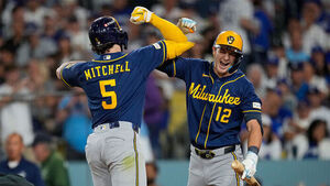 Milwaukee Beats Dodgers with 3 Home Runs for 3-Game Lead, One Win Away from World Series