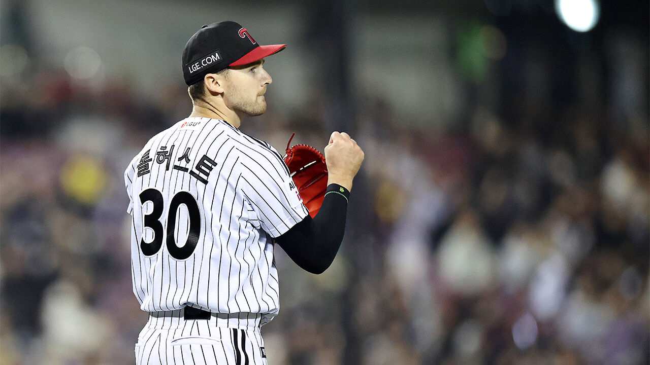 LG Twins starting pitcher Tolhurst celebrates after getting Doosan Bears' Yang Eui-ji out on a double play with no outs and a runner on first in the top of the 7th inning of the 2026 KBO League game held at Jamsil Baseball Stadium on May 7.