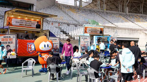 Cha Bum-kun Sends Coffee and Snack Truck to Support Son Cha Du-ri's Hwaseong FC