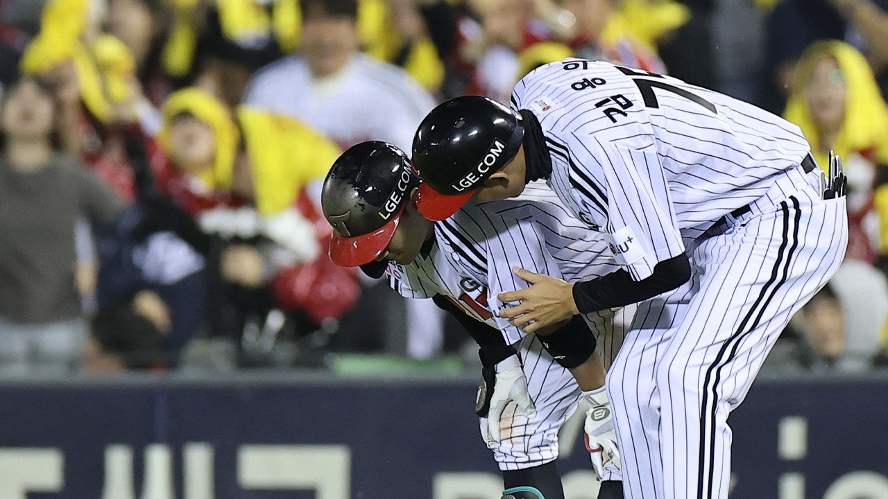 Shin Min-jae complaining of hamstring pain