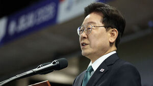 President Lee Wishes Speedy Recovery for Injured Firefighters and Soldiers: "No Sum Is Too Great for Their Dedication"
