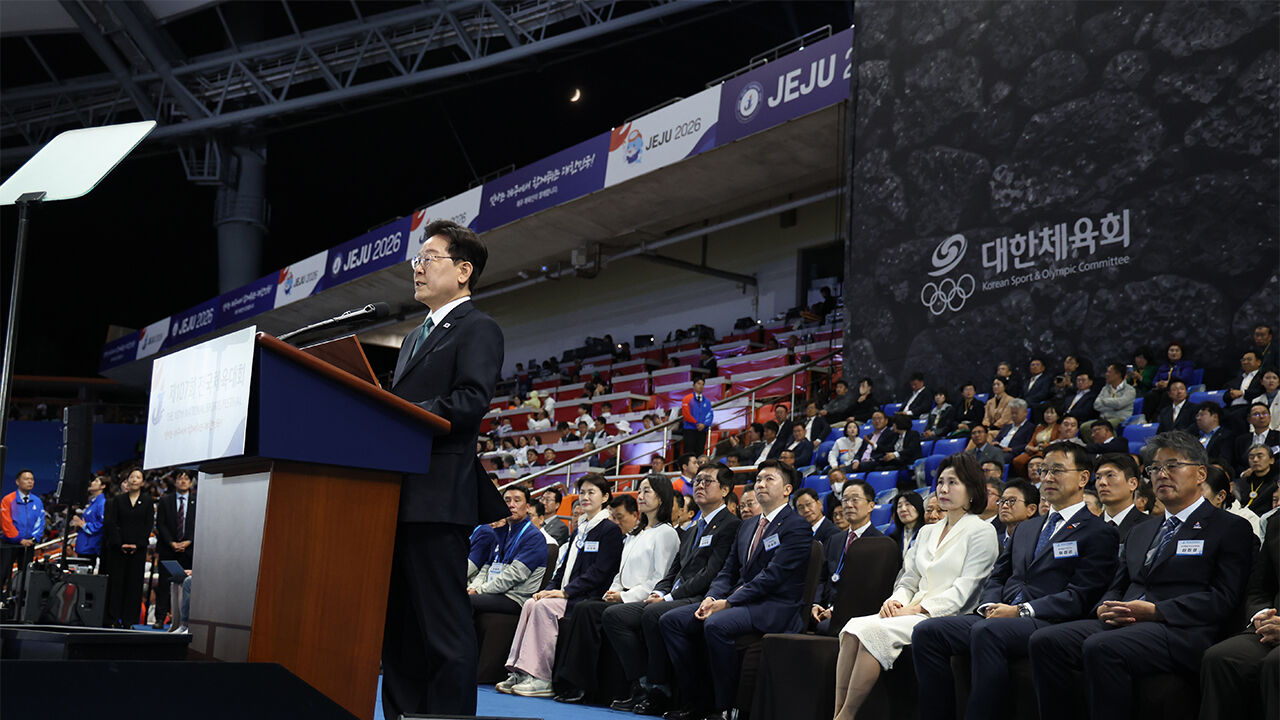 이재명 대통령이 16일 제주월드컵경기장에서 열린 제107회 전국체육대회 개회식에서 기념사를 하고 있다. (사진=연합뉴스)